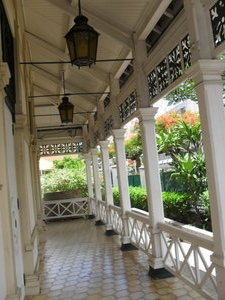 Wide verandahs