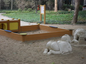 Sandpit statues