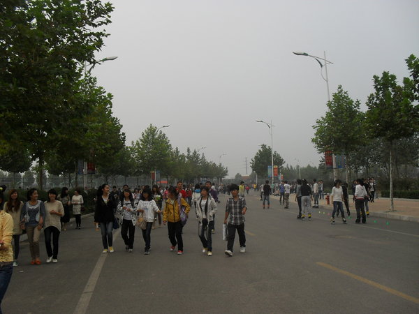 8000 students off to have lunch