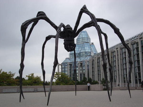 Spidery thing outside the art gallery