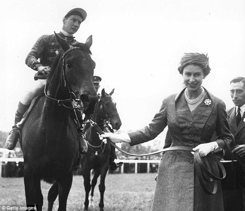 Lester Piggott 1957 with Her Majesty the Queen