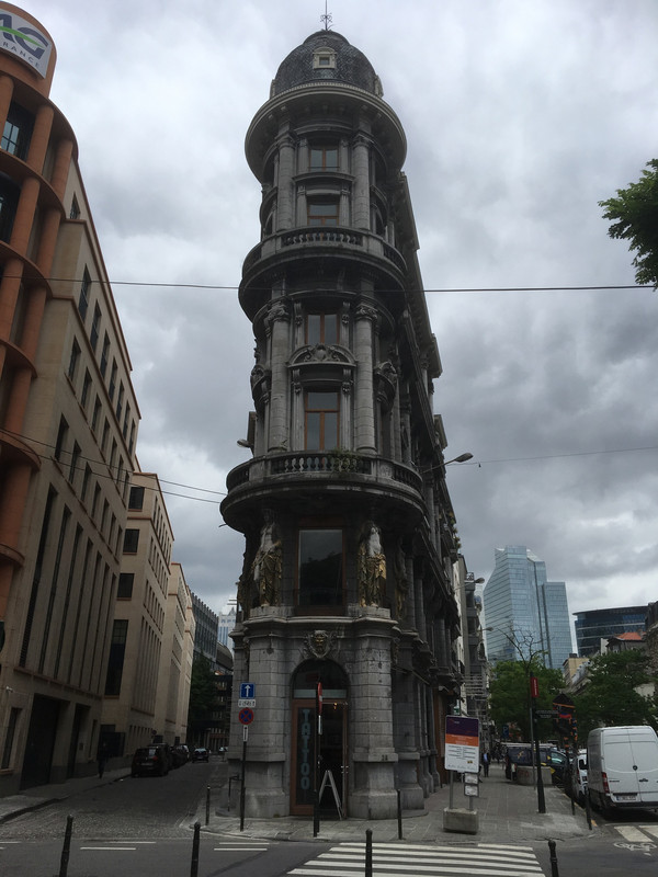 Similar to the Iron building in New York 