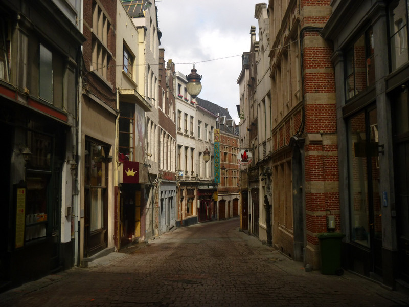 Street scene near Gallerie de la Reine 