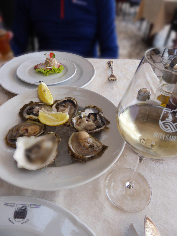 Lunching on oysters
