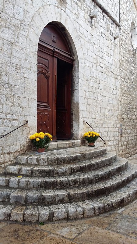 Steps to the English church
