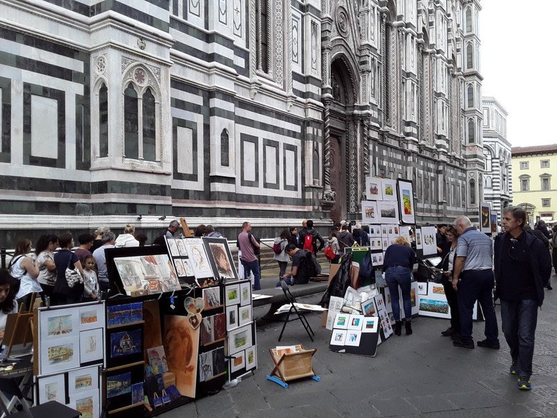 Artist stands outside the Duomo