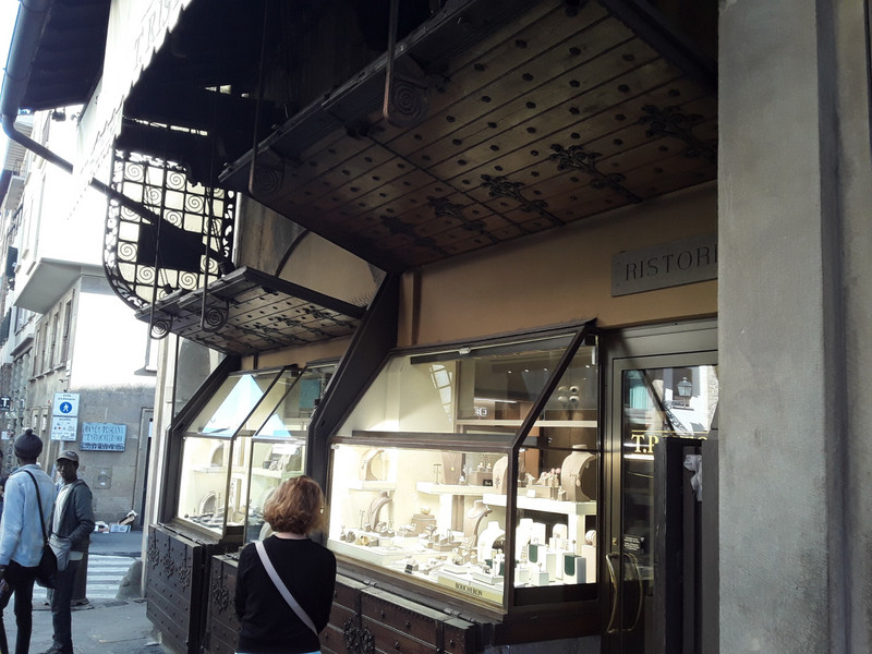 Ponte Vecchio jeweller-the boards fold over to shut shop