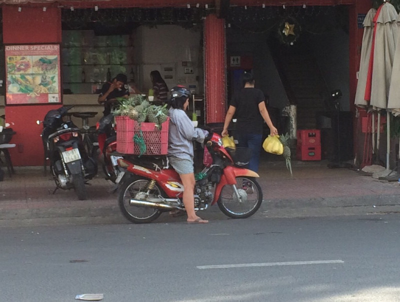 Pineapple Delivery 