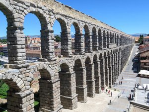 The impressive aquaduct 