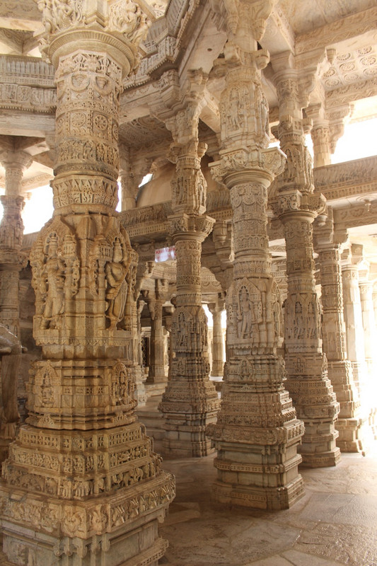 Many beautiful pillars