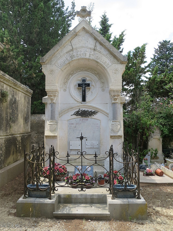 Headstone at Peyriac de Mer cemetery 