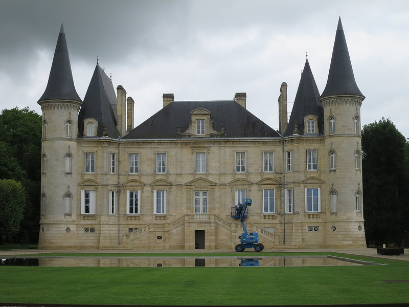 Even a chateau needs its windows cleaned!