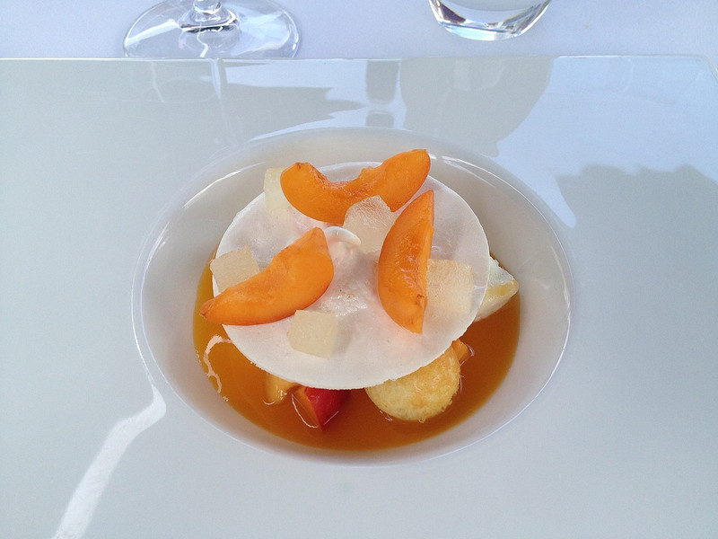 Apricot meringue dessert