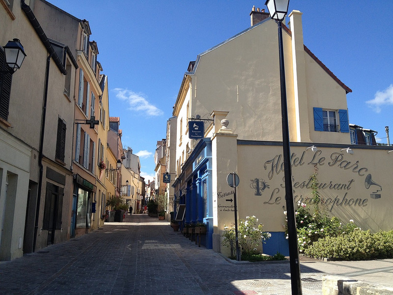 Street in the village of Marly-le-Roi