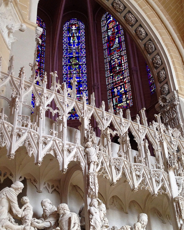 Stained glass and Gothic sculptures 