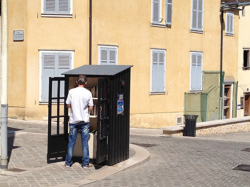 Lending libraries are all over France