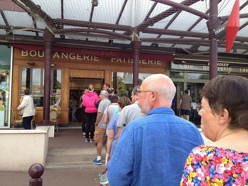 Line up at the Boulangerie.
