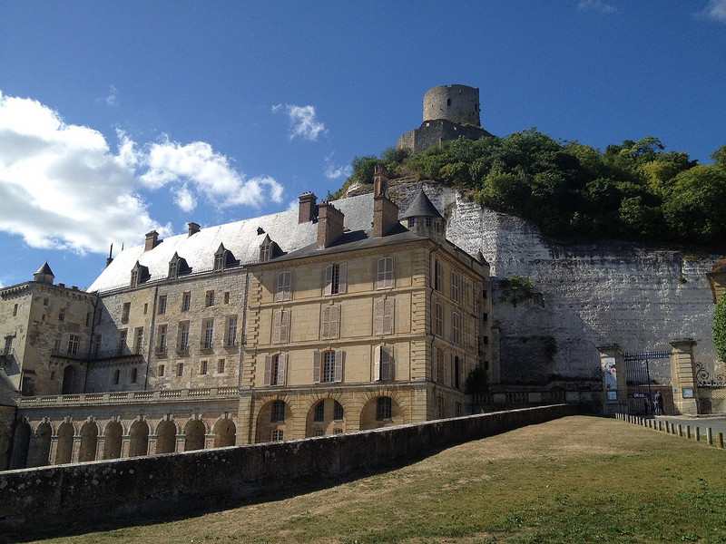Chateau and its limestone cliffs