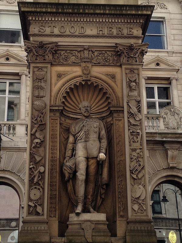 Statue on Fleet Street