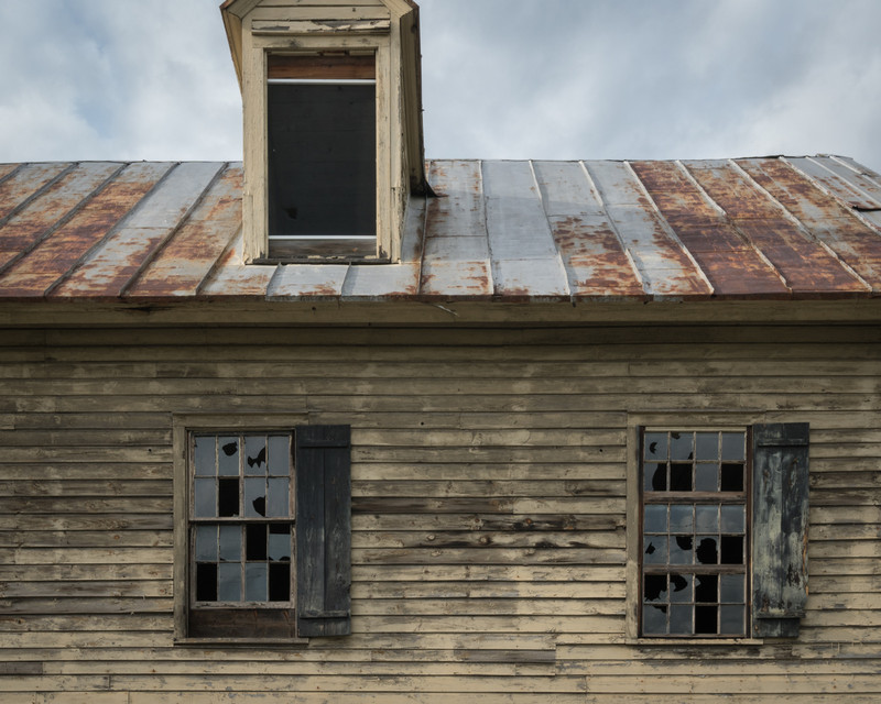 Why are old buildings so attractive to photographers ?
