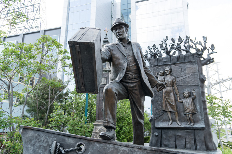 In the great Canadian tradition of honoring a class of people, the statue to the immigrant.