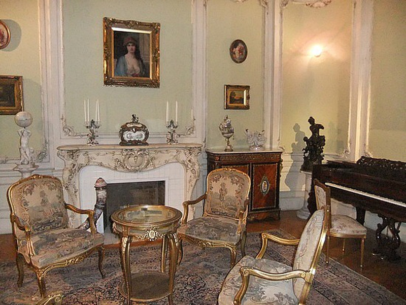 salon in the Chateau Dufresne