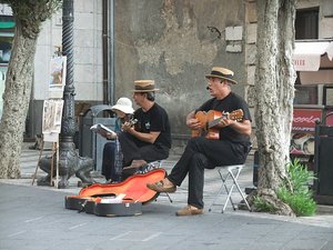 Musicians along the street