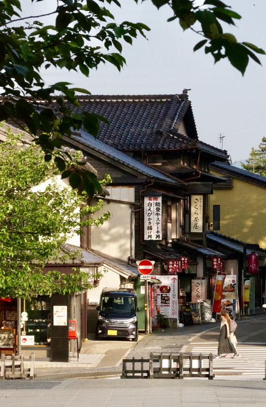 Street scene outside Kanazawa Castle