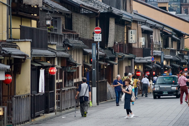 Hanamikoji Dori Street
