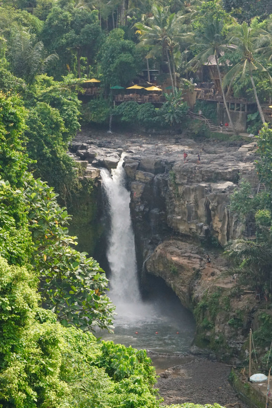 Tenenungan Waterfall