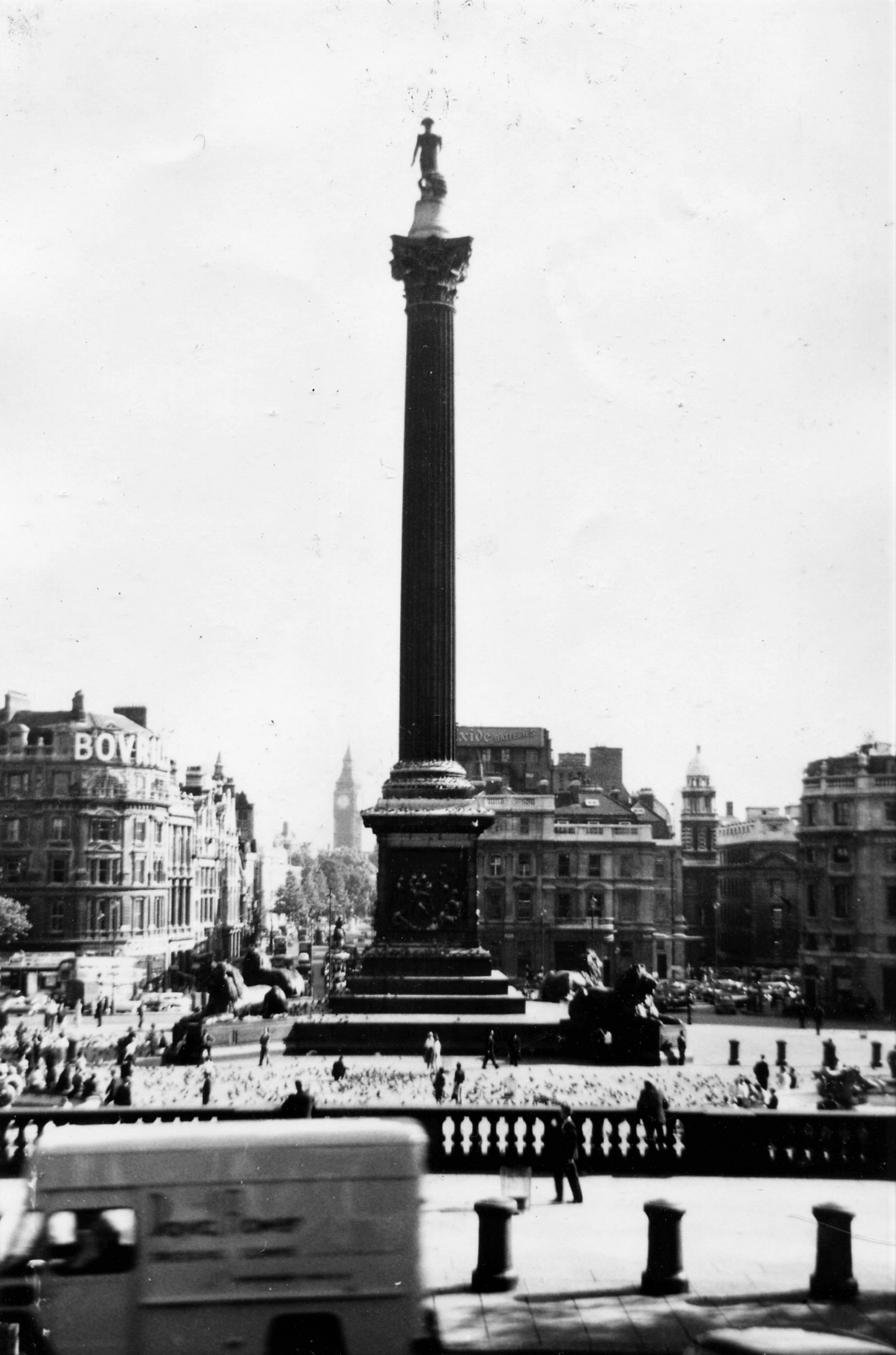 Trafalgar Square, with Big Ben in the background | Photo