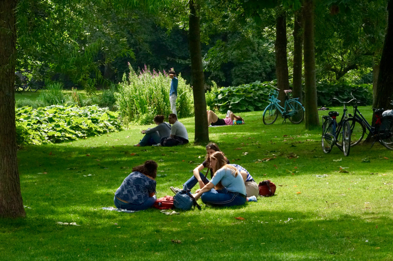 Amsterdam relaxes, Vondelpark 