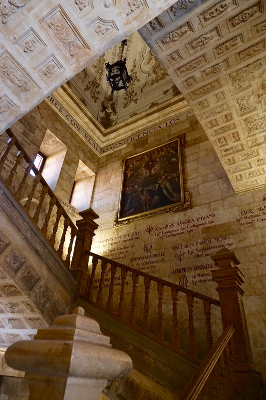 Stairwell, Universidad de Pontificia