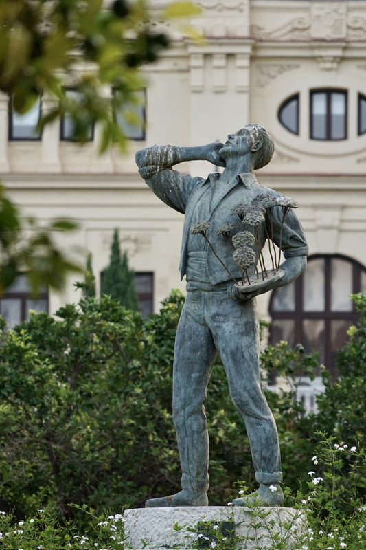 Bizagnuero statue,  Jardines de Pedro Luis Alonso