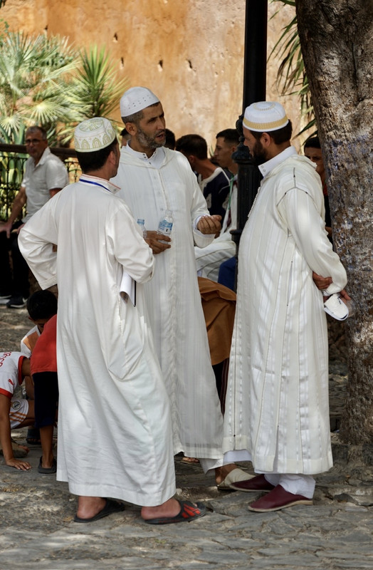Discussing the events of the day, Chefchaouen 