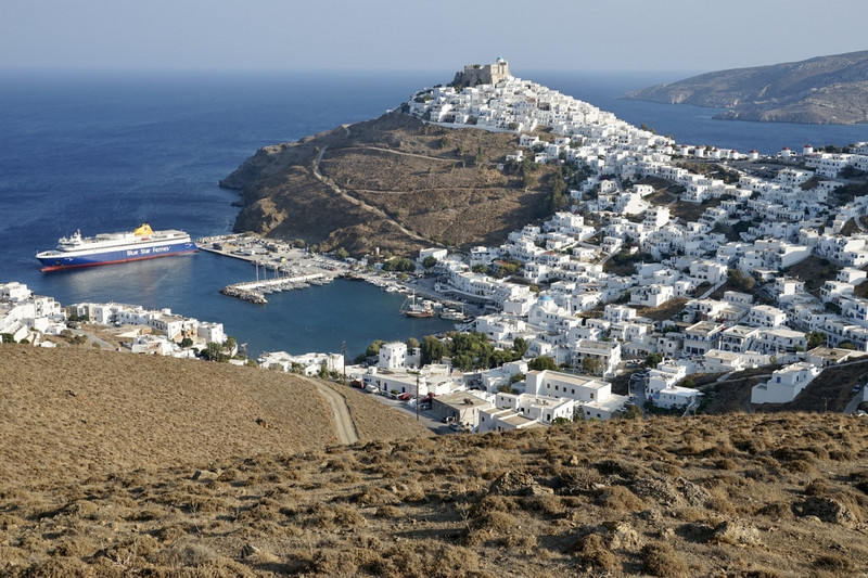 The port, Chora and the Castle