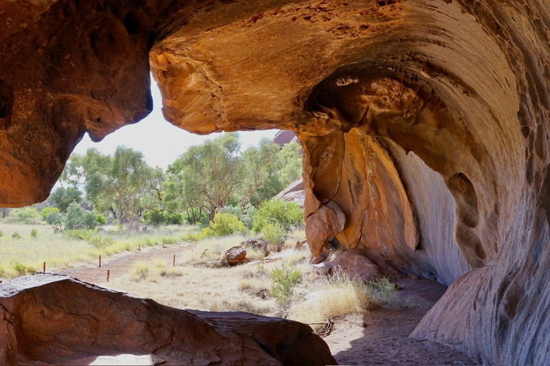 Cave, Uluru