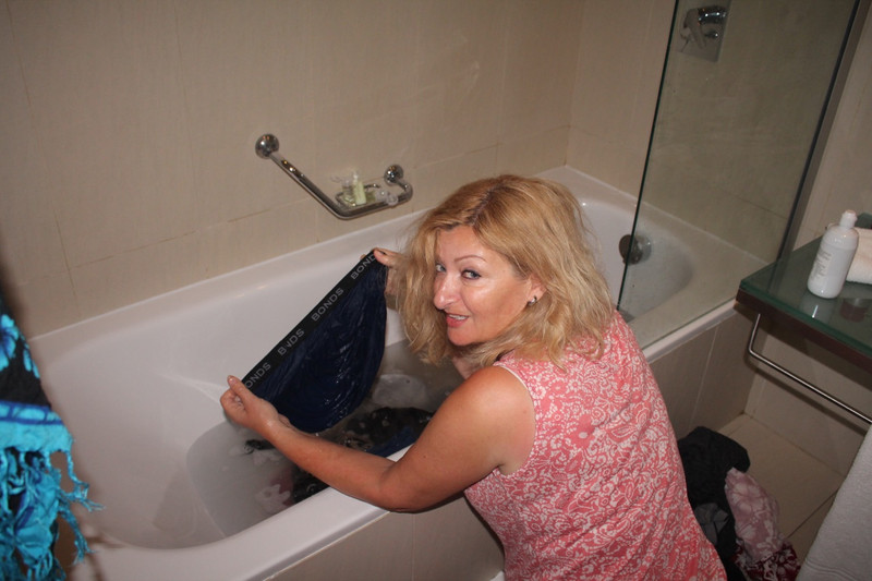 How to wash clothes in the hotel bath