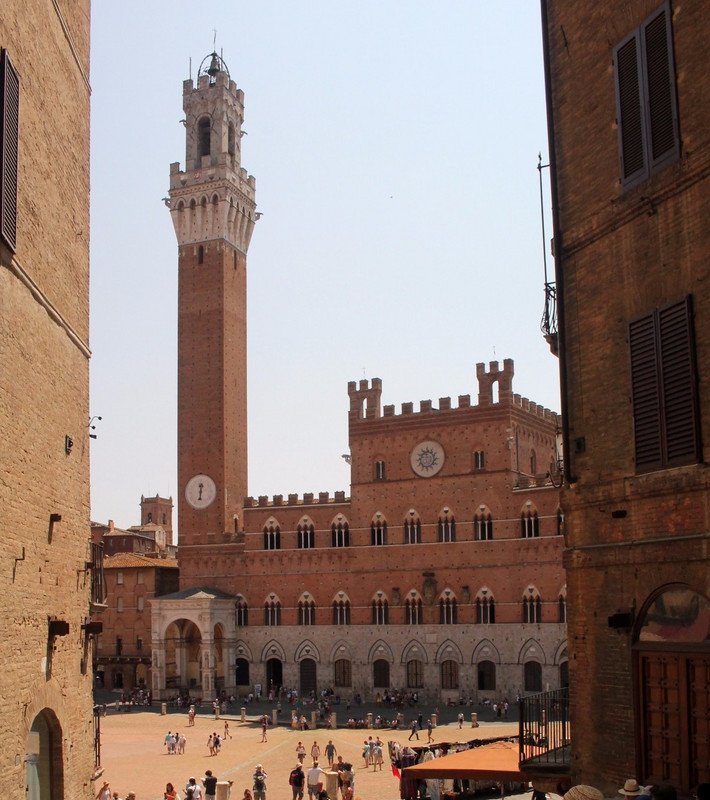 Piazza de Campo and Mangia tower, Siena