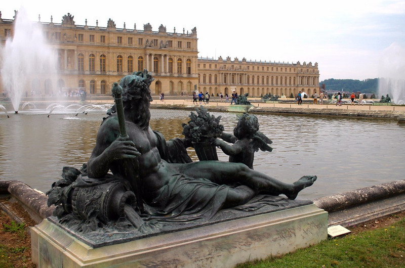 Versailles Palace and fountain