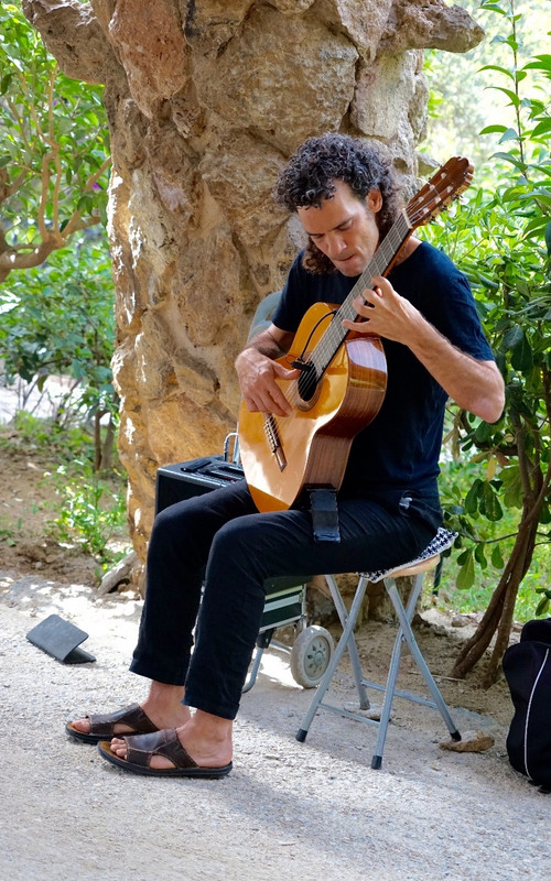 Park Guell - Flamenco guitarist, Barcelona