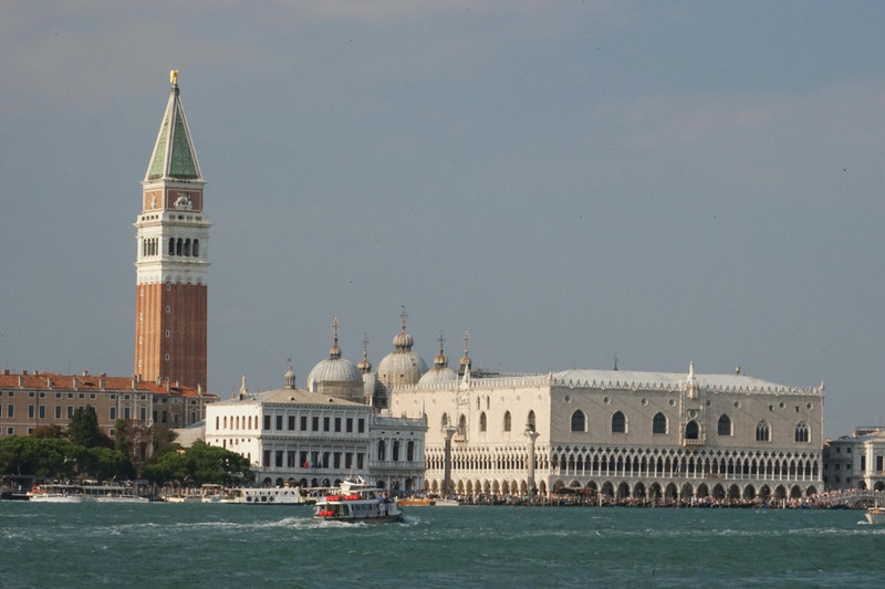 St Mark&#39;s bell tower and Doge&#39;s Palace, Venice