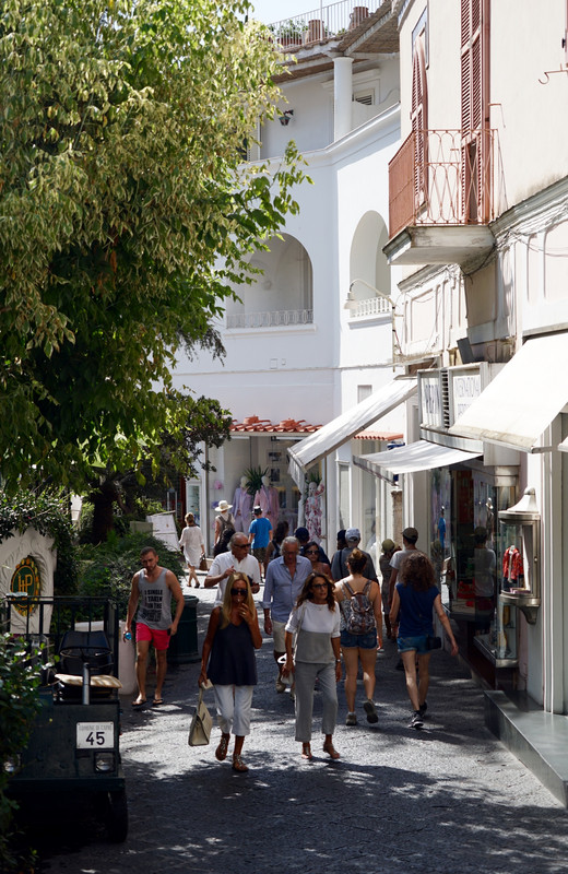 Main street, Capri
