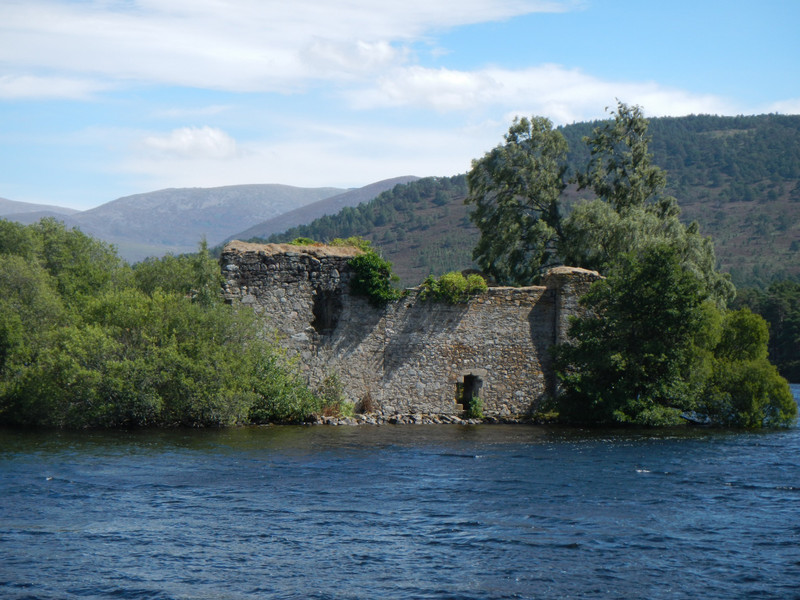 DSCN6855 Deuxième marche de la journée autour du Loch An Eilein et son château sur une petite île