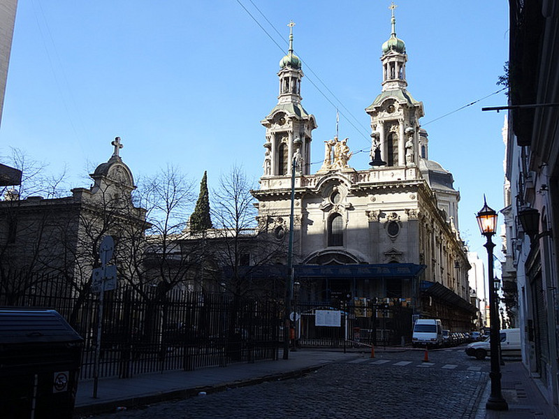 Church on the walk to Plaza Dorrego