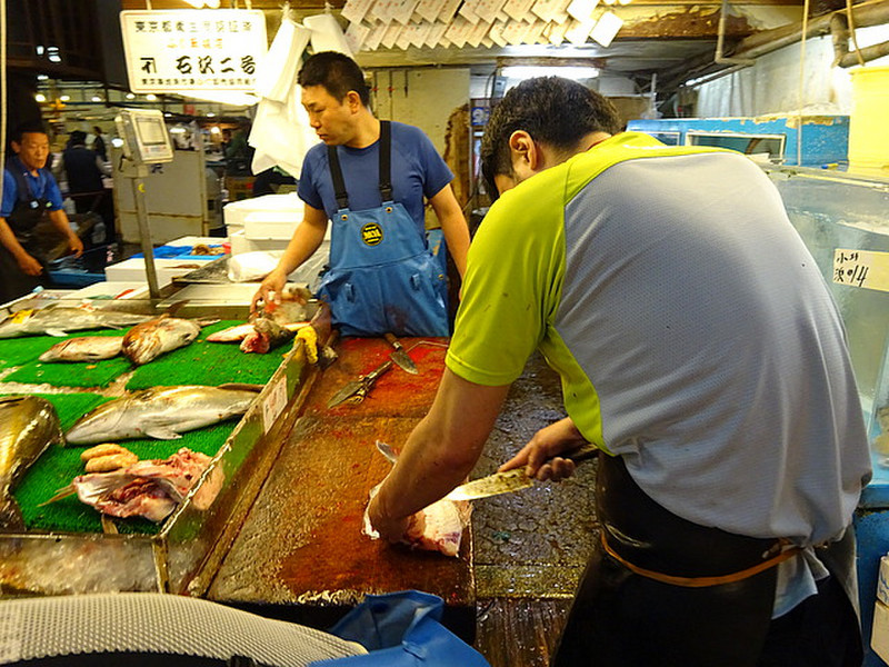 2.1431107490.1-tsukiji-fish-market