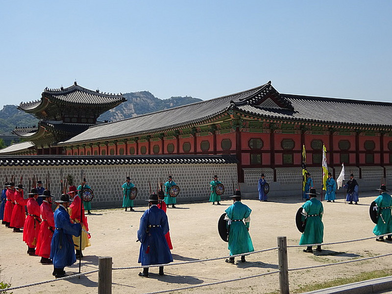 2.1432325825.gyeongbokgung-palace-guard