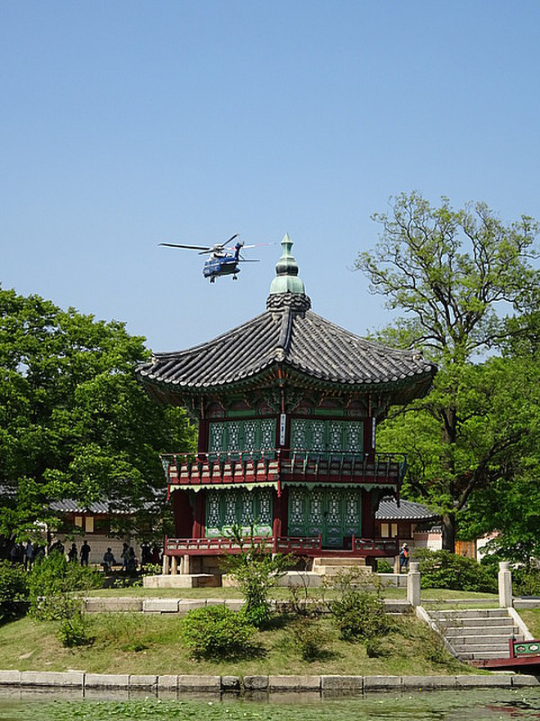 2.1432325825.gyeongbokgung-palace---president-helicopter