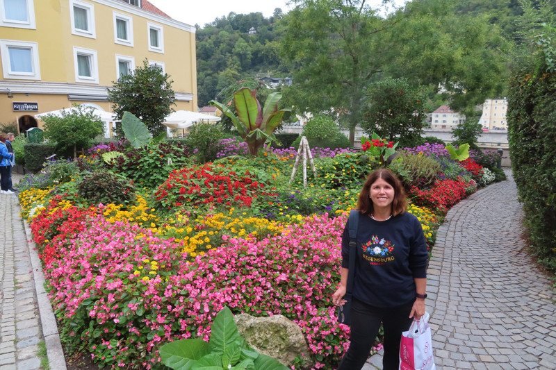 Passau - Jody at the Gardens