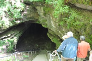 Mammoth Cave Historical - Entering the Cave